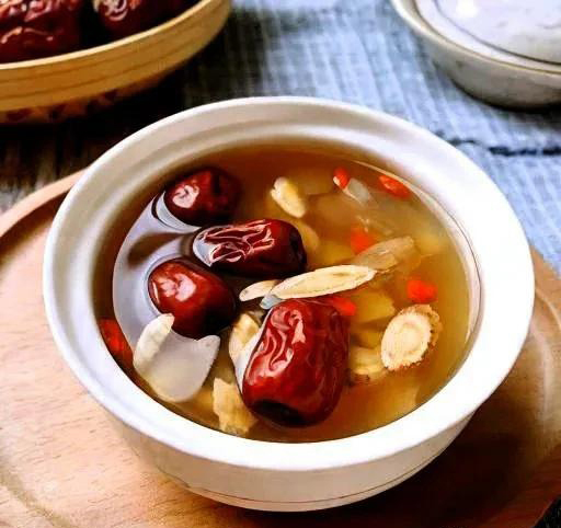 黄芪红枣水.jpg 黄芪红枣水.jpg